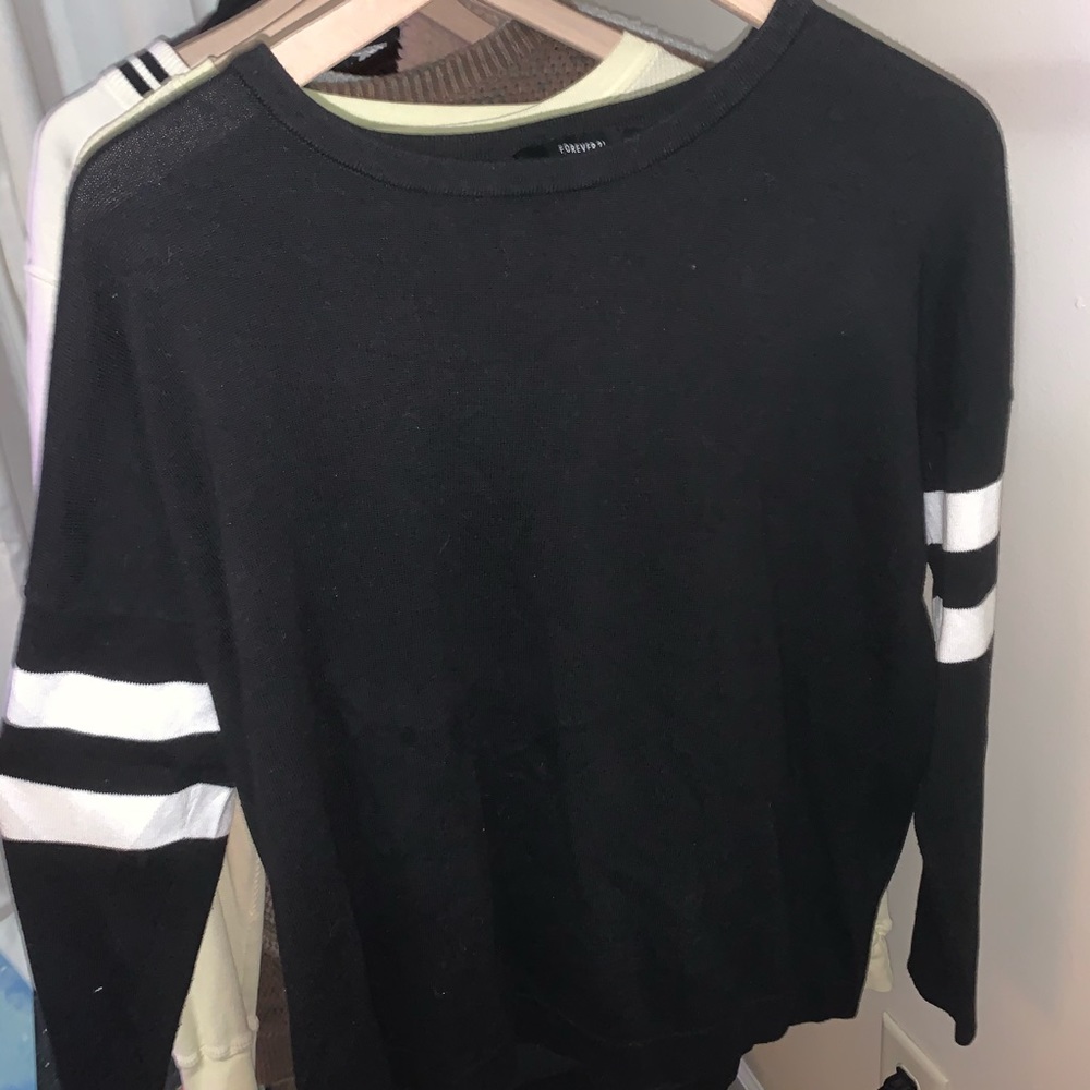 Forever 21 Black long sleeve sweater tee
